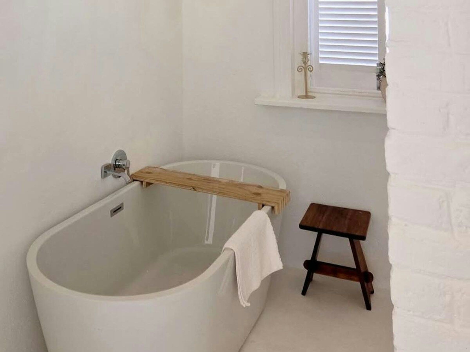 Freestanding bath